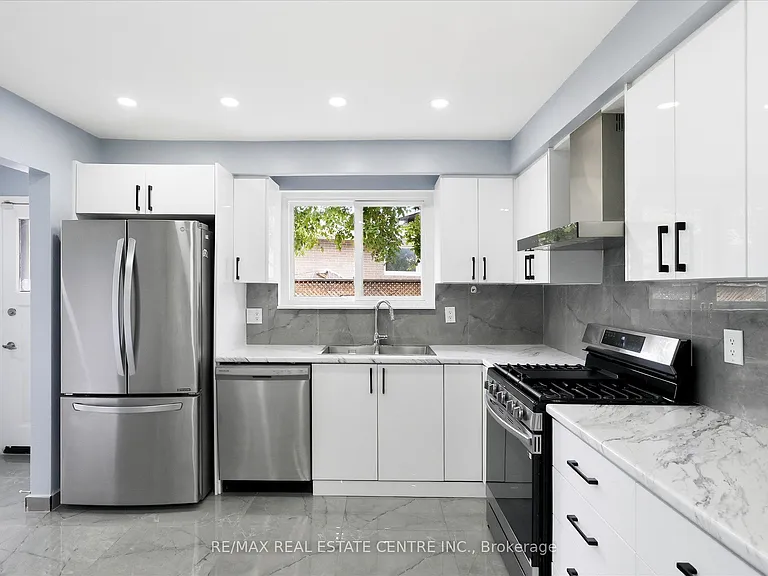 33 Garside Cres #MAIN — Photo 10