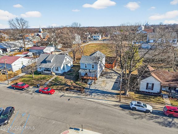 5th image of 208 S Owen St