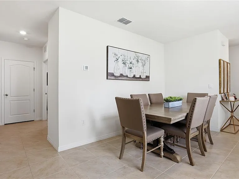 2735 Numa Falls Ave — Photo 8