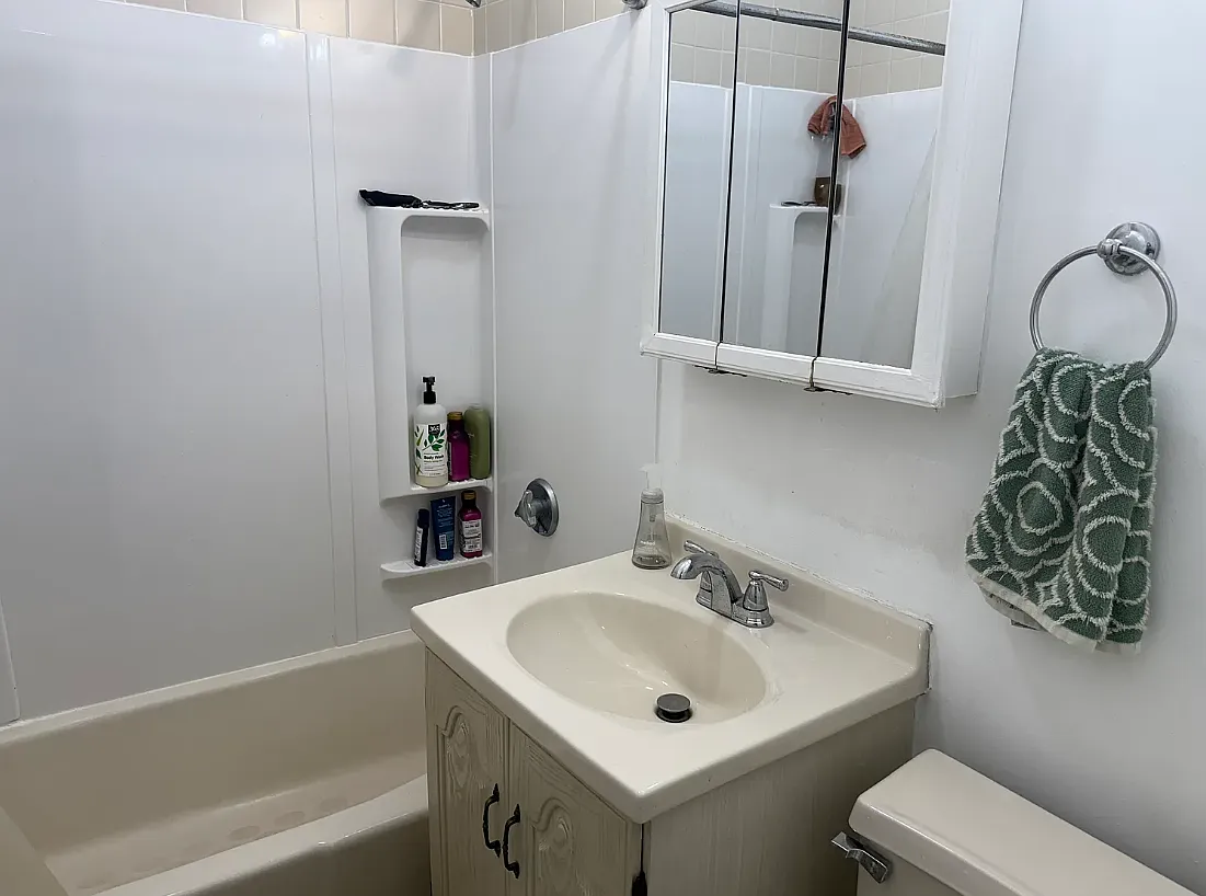 2 bed, 1.5 bath, 1008 sqft, $5,300 — Photo 3