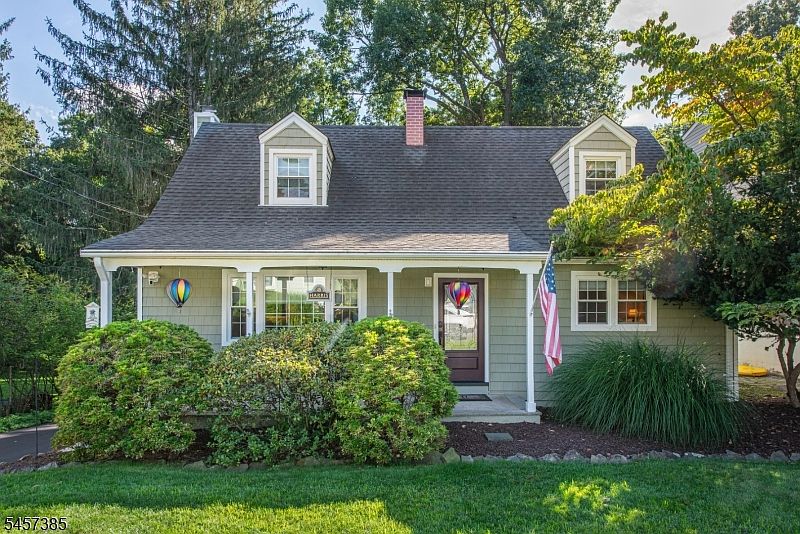 1st image of 48 Oneida Ave