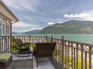 7 Beach Dr, Pt McNeill, BC V0N2R0