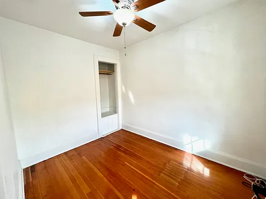 Rented by Zikos Realty Services | media 16