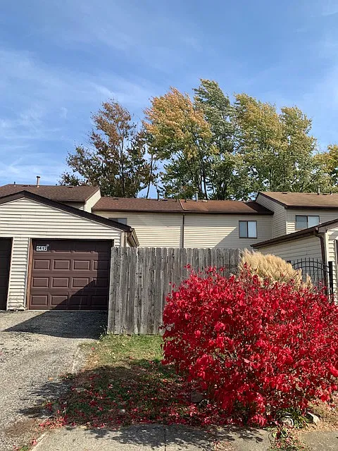 2 bed, 970 sqft, $1,600 — Photo 2