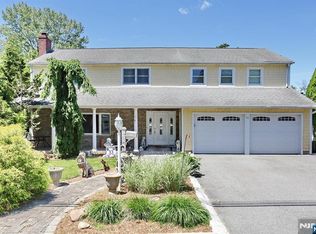 33 Randolph St, Park Ridge, NJ 07656
