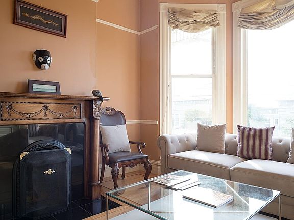 Salon with fireplace or fourth bedroom