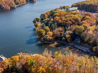 15 Loveland Dr, Sandy Hook, CT 06482