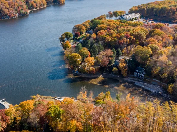 15 Loveland Drive, Newtown, CT 06482