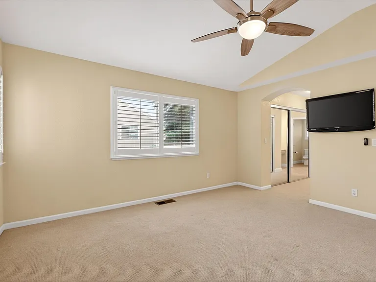 2056 Olivia Ct — Photo 21