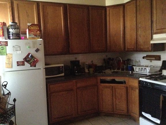 3rd image of 1126 N Taylor Ave