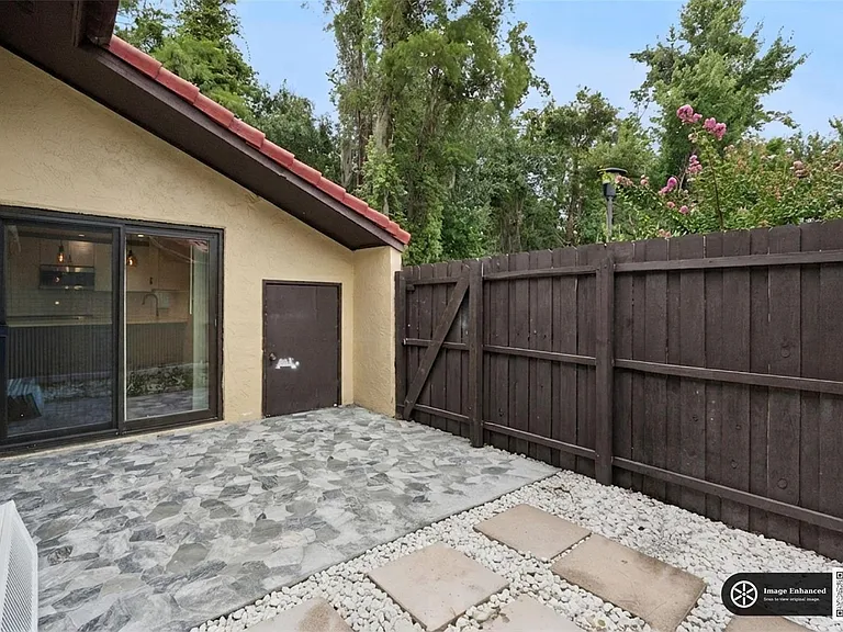 530 Hunter Cir — Photo 28