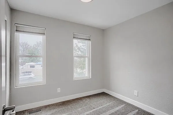 1725 E 35th Ave — Photo 18