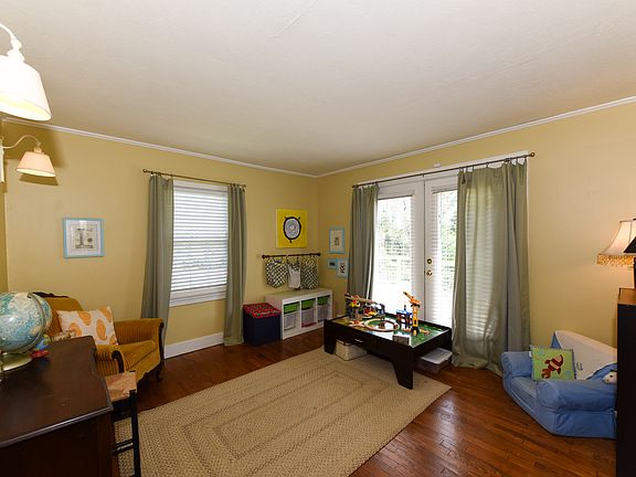 5th image of 1004 Ray Ave