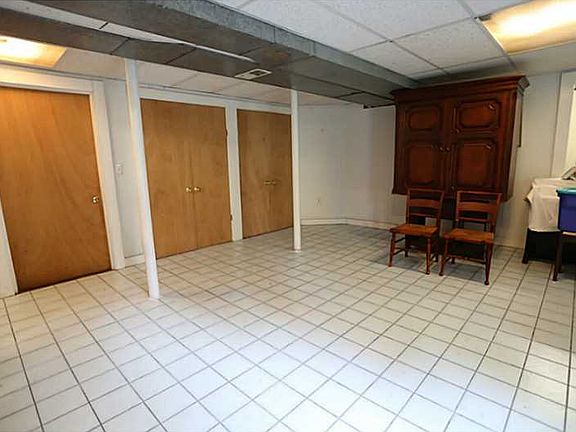 3rd image of 6 Marywood Ln