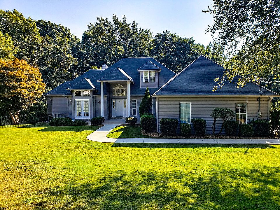 1st image of 20 Dogwood Cir