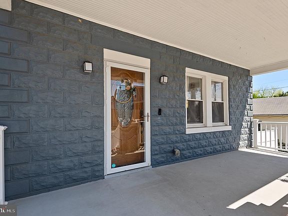 5th image of 521 Fairview Ave