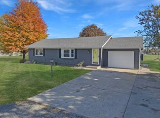 48 Bay Shore Dr, Lacon, IL 61540