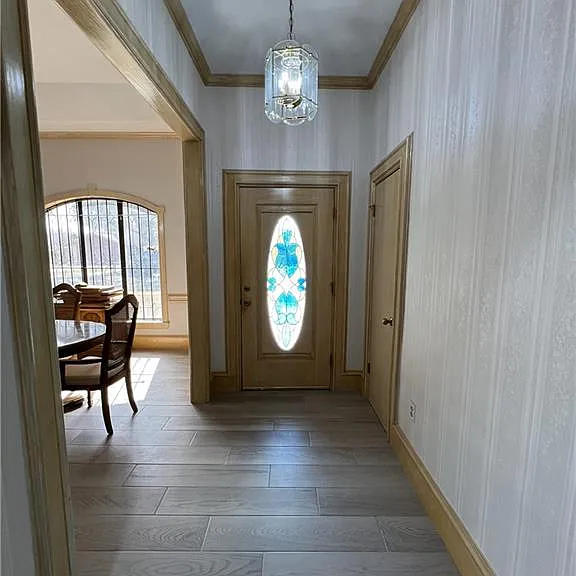 121 E Jonquil Ave — Photo 2