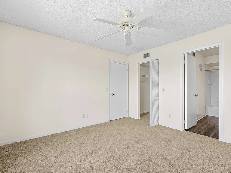 Clipper Cove Apartments — Photo 13