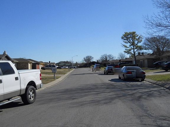 5th image of 6601 S Creek Dr