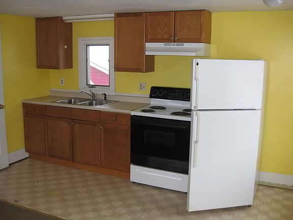 2nd image of 86 W Main St APT 2