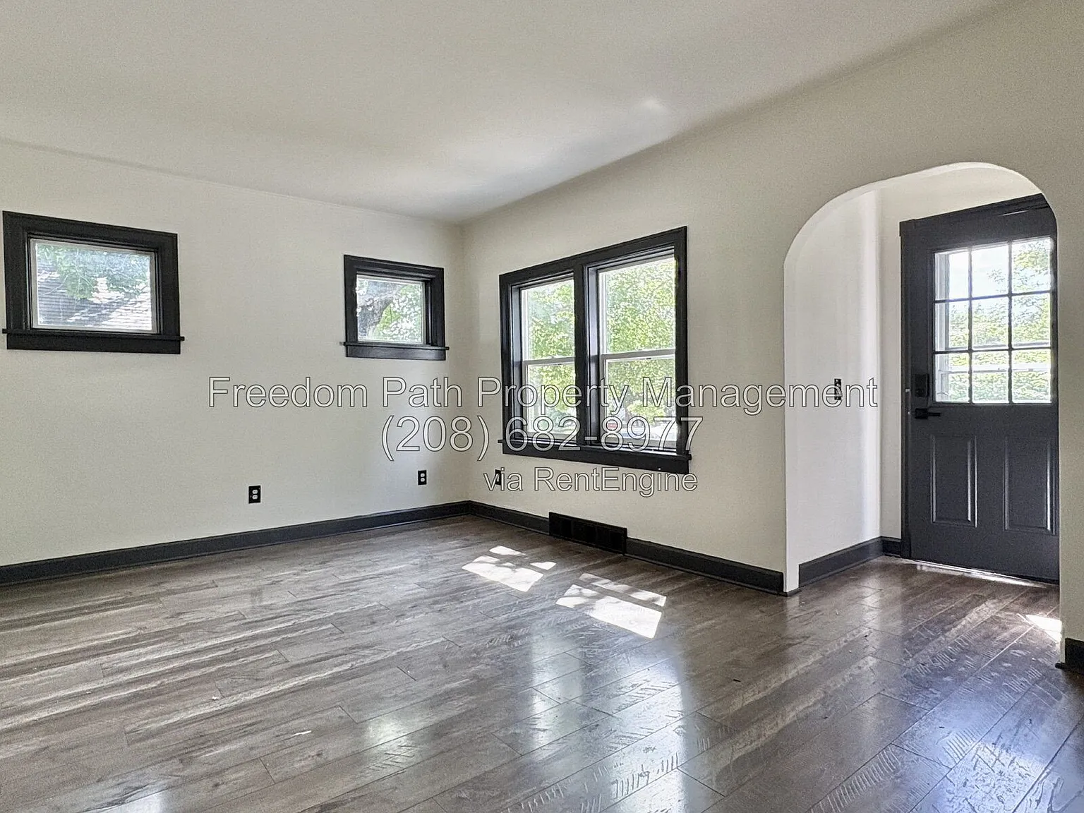 4 bed, 2.5 bath, 1906 sqft, $2,395 — Photo 3