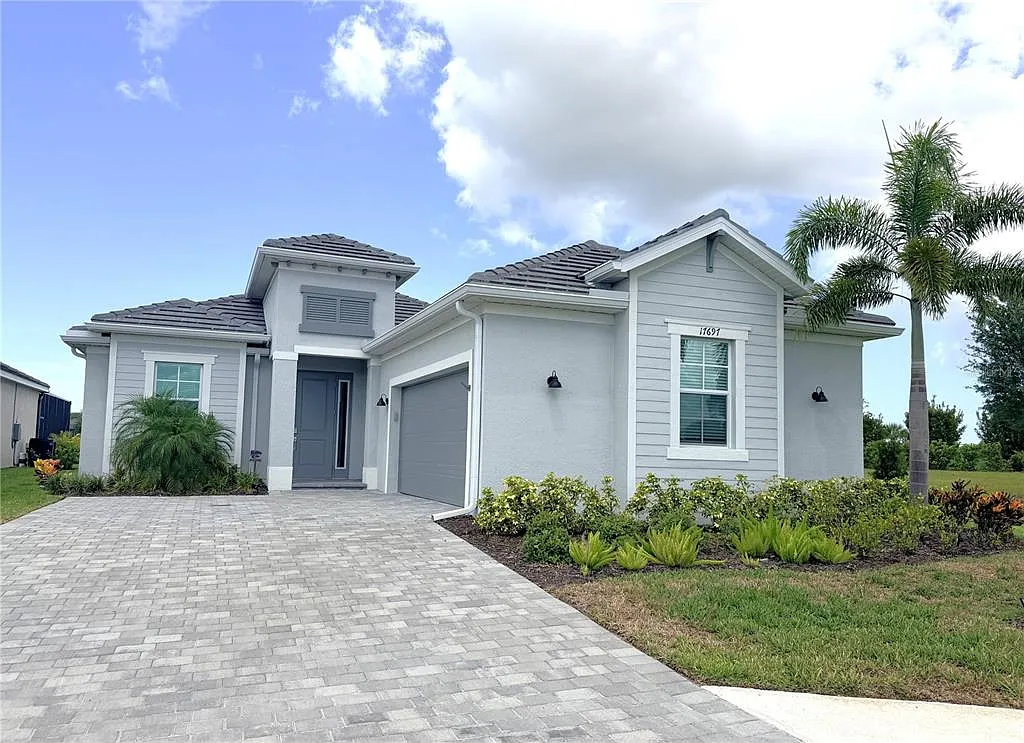 2 bed, 2.5 bath, 1858 sqft, $8,000 — Photo 2