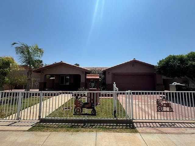 1st image of 727 W 12th St