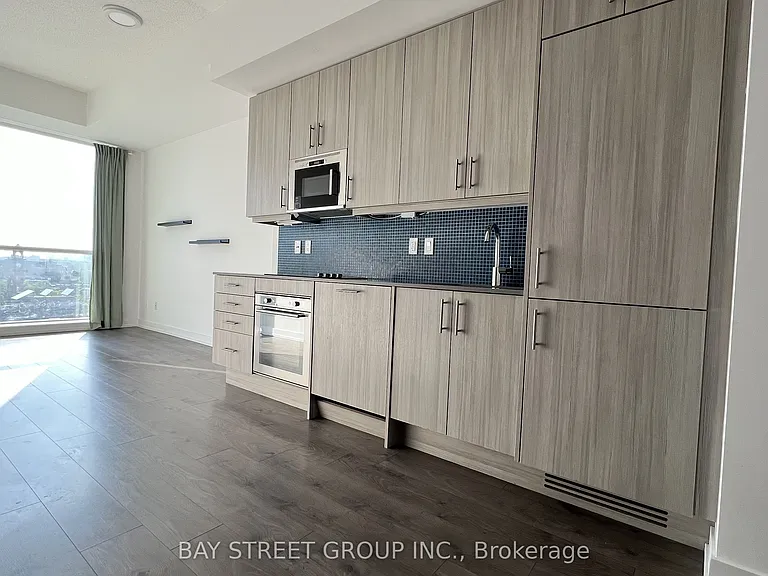 297 College St #1012 — Photo 3