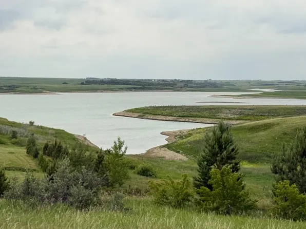 K 4913th St, Garrison, ND 58540
