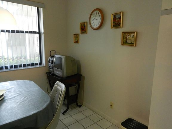 Eating Area off the kitchen 1