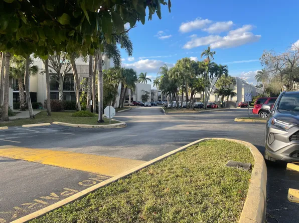 120 NW 87th Ave, Miami, FL