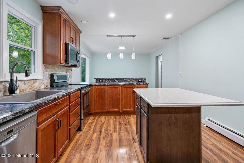 3rd image of 13 Laurel Oak Lane