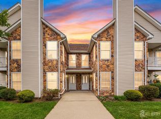 127 Chariot Ct, Piscataway, NJ 08854