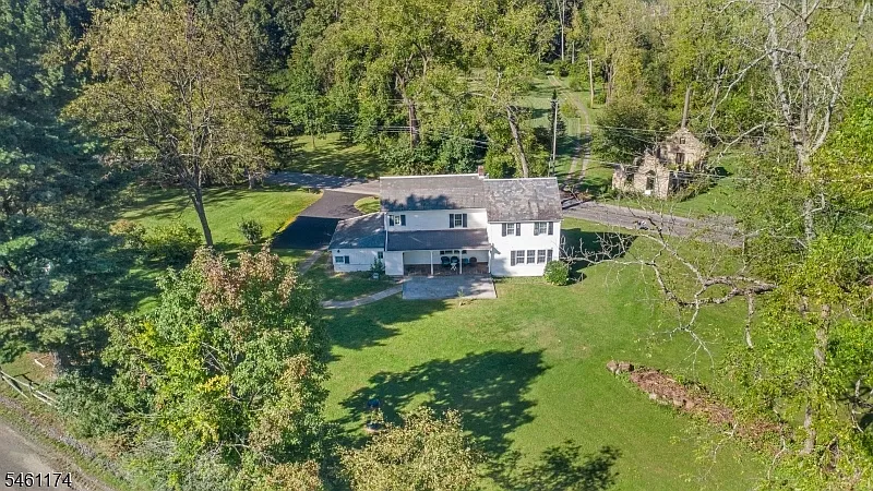 3 bed, 1.5 bath, $3,000 — Photo 1