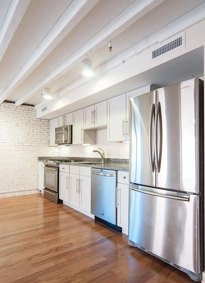 2 bed, 1.5 bath, 1093 sqft, $4,000 — Photo 2