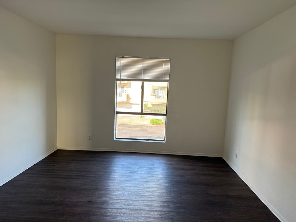 Spacious bedroom