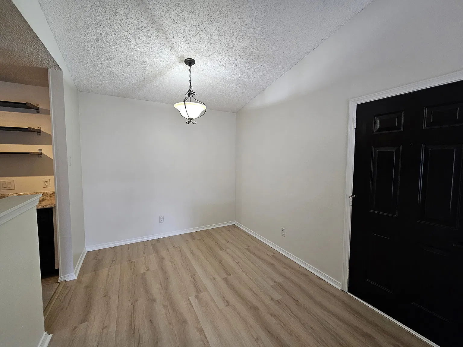 2 bed, 2.0 bath, 1014 sqft, $1,550 — Photo 2