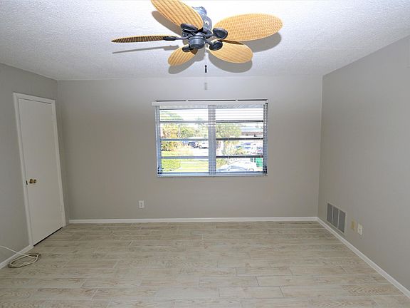 4th image of 457 Tallwood St Unit 307
