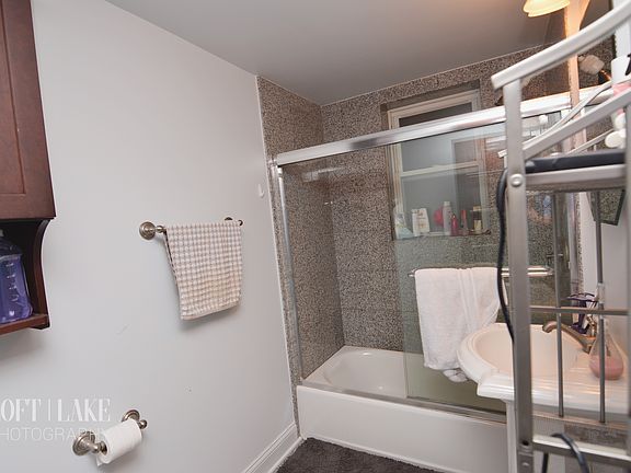 2nd image of 1301 W Eddy St #B