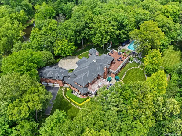 24 Trails End, Chappaqua, NY 10514