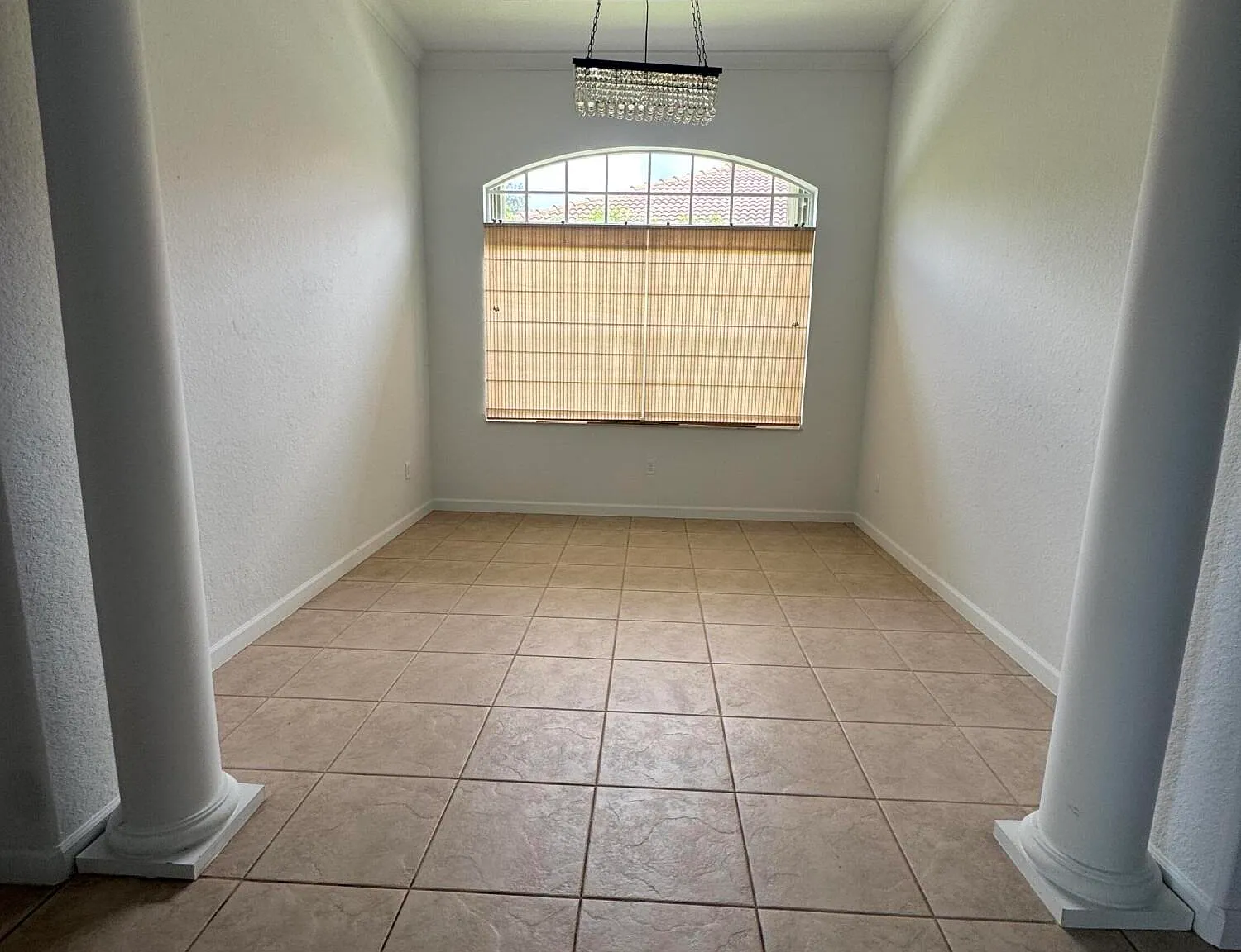 4 bed, 2.5 bath, 2506 sqft, $4,800 — Photo 4