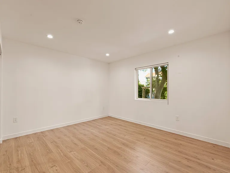 751 N Alfred St — Photo 10