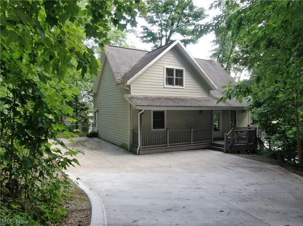 3444 E Buckhorn Dr, Millersburg, OH 44654