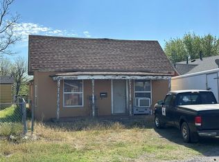 521 N 2nd St, Clinton, OK 73601