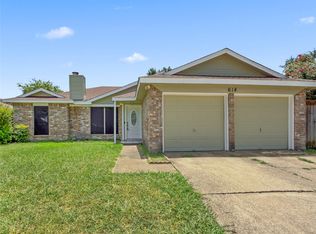 614 Red Coat Ln, Arlington, TX 76002