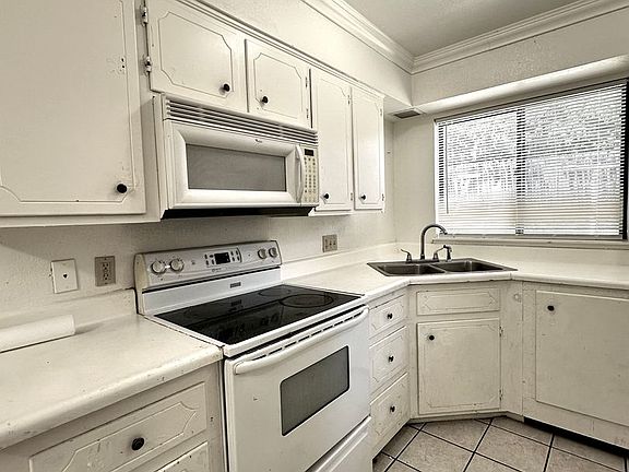3rd image of 1902 W Lane Dr