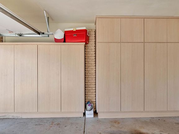 3rd image of 10103 W Kingswood Cir