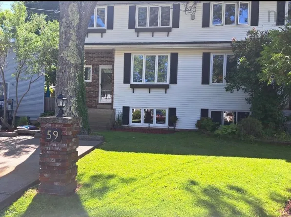 59 Wynn Castle Dr, Halifax, NS B4E 2H3