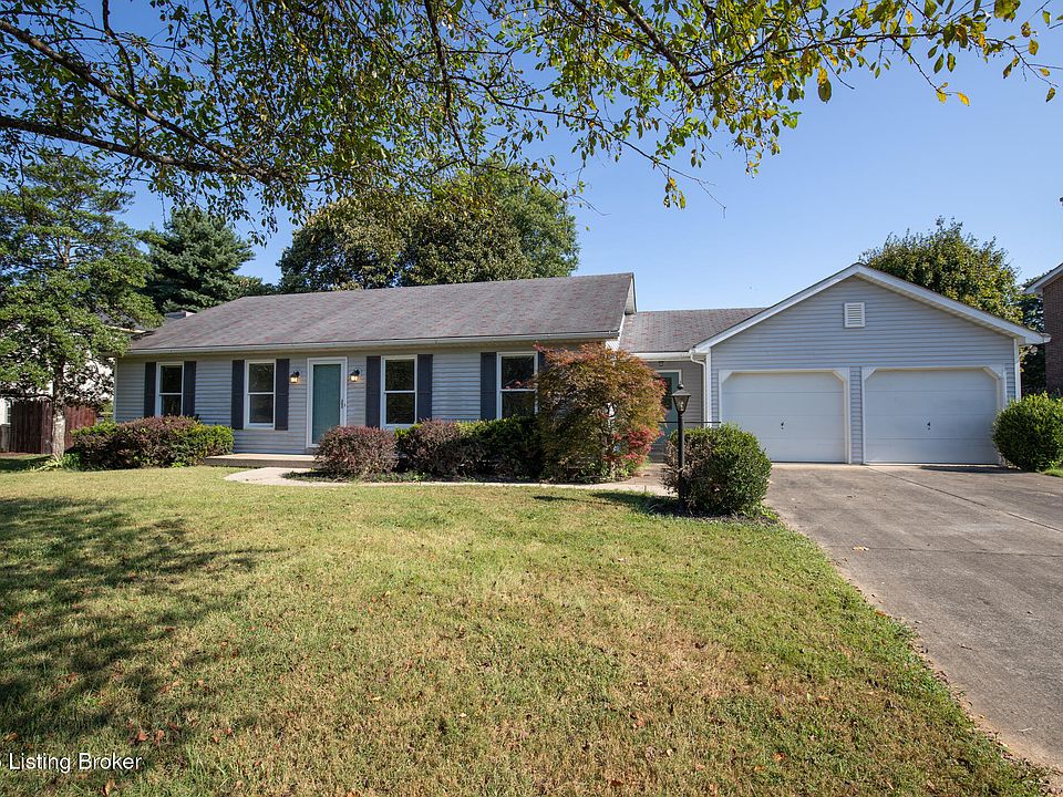 1st image of 302 Edgewood Dr